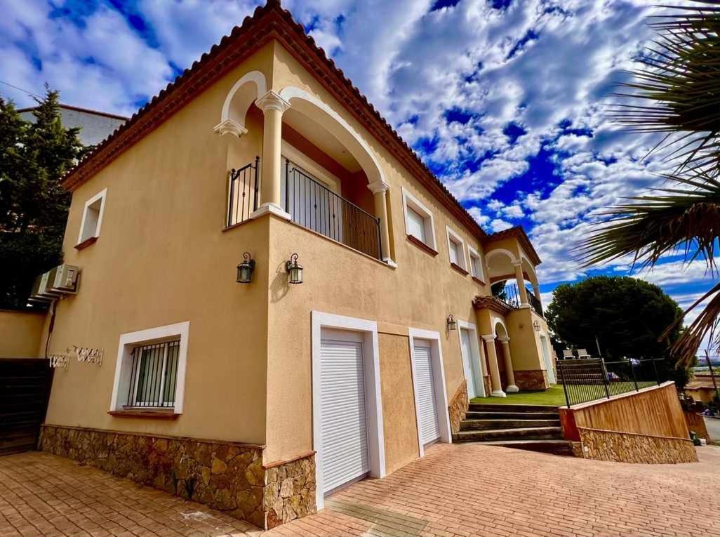 Casa Mas Ambros Con Piscina Desbordante Vila Calonge  Exterior foto