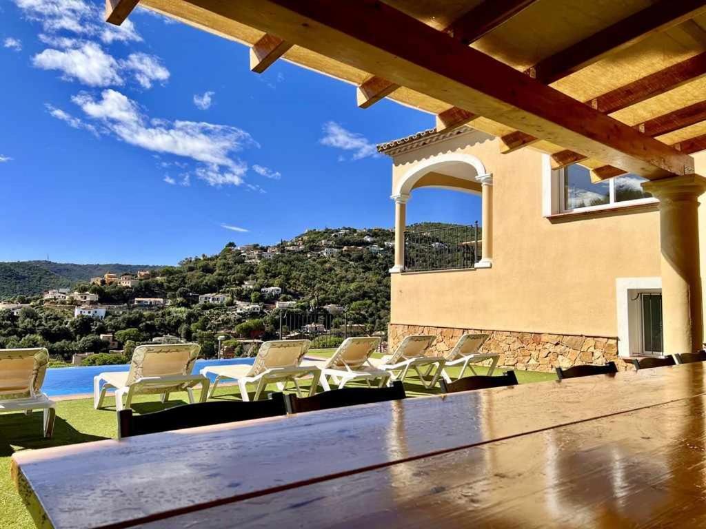 Casa Mas Ambros Con Piscina Desbordante Vila Calonge  Exterior foto