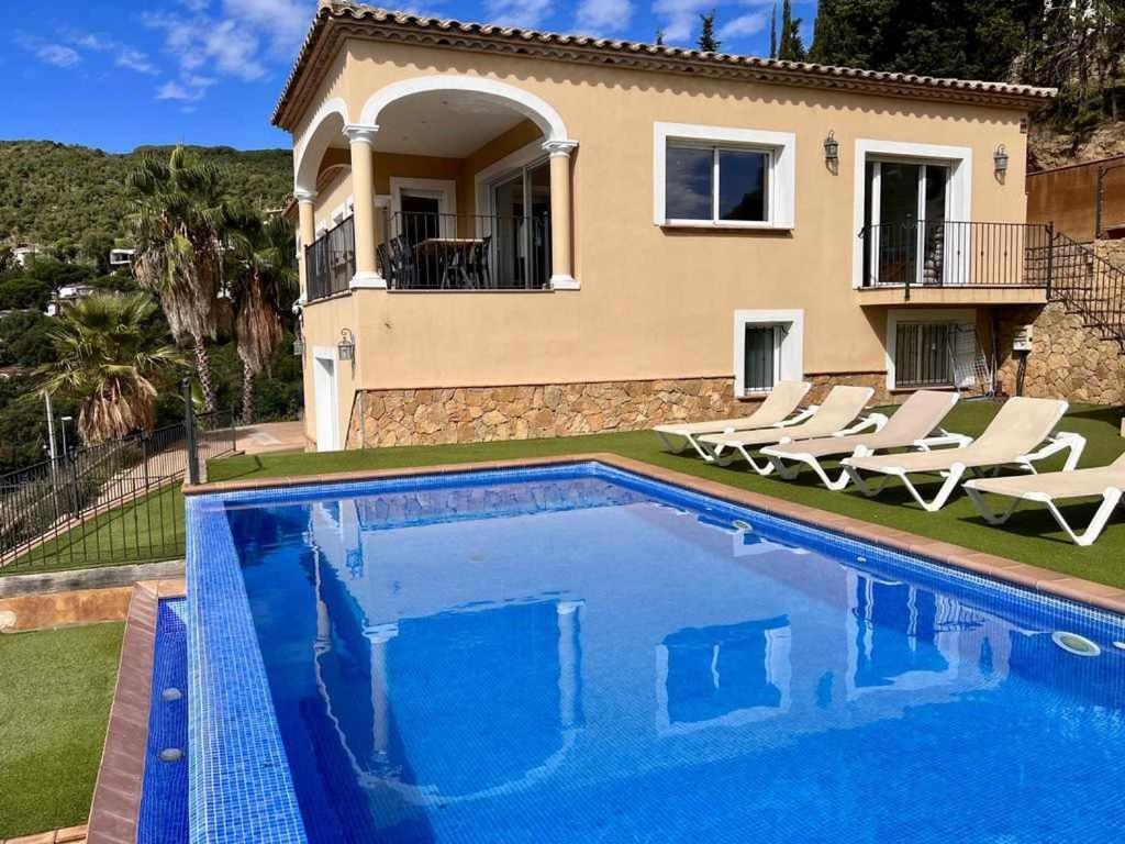 Casa Mas Ambros Con Piscina Desbordante Vila Calonge  Exterior foto